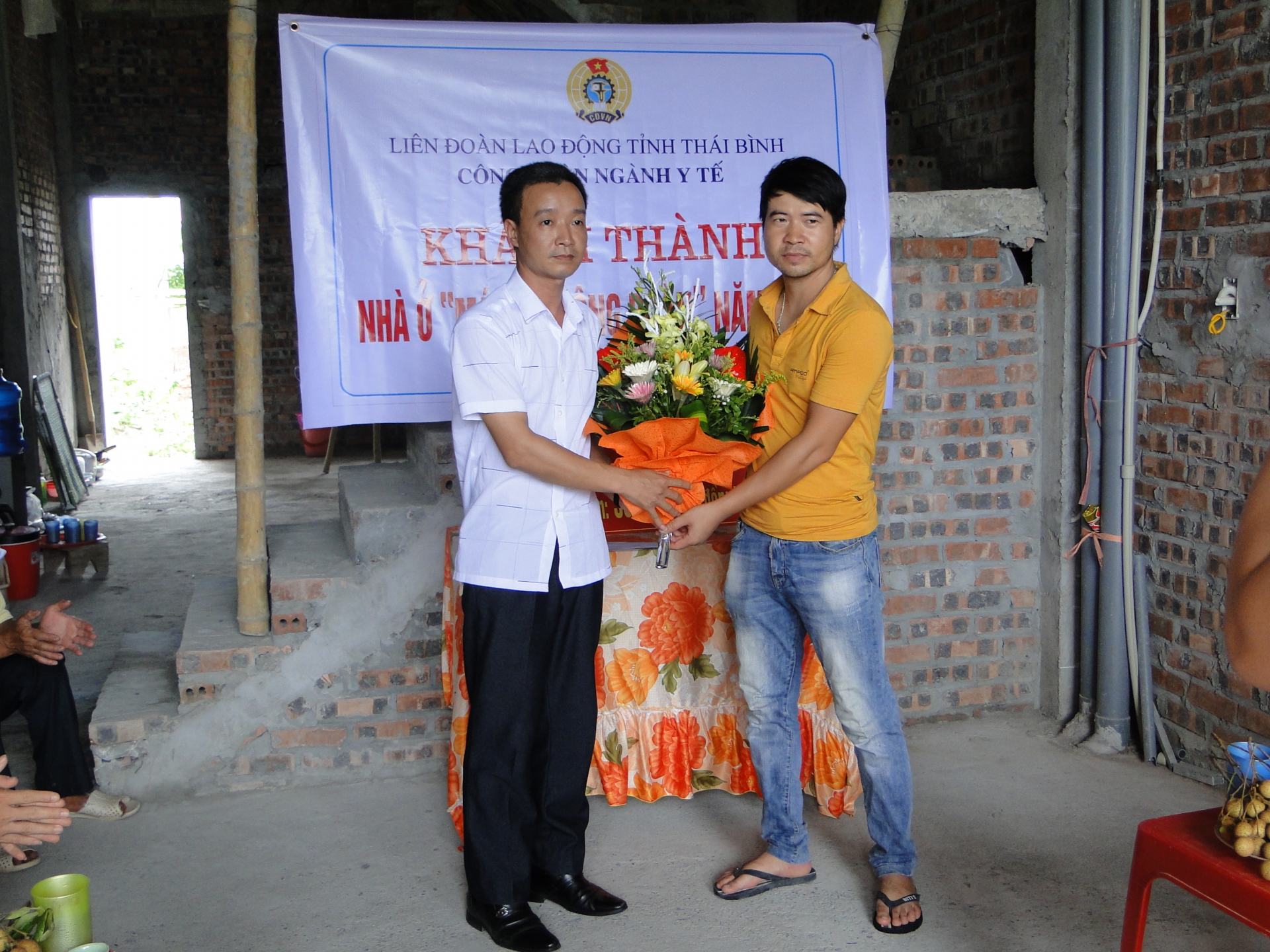 Công đoàn ngành Y tế Thái Bình tổ chức trao kinh phí hỗ trợ xây nhà mái ấm cong doan nganh y te thai binh to chuc trao kinh phi ho tro xay nha mai am