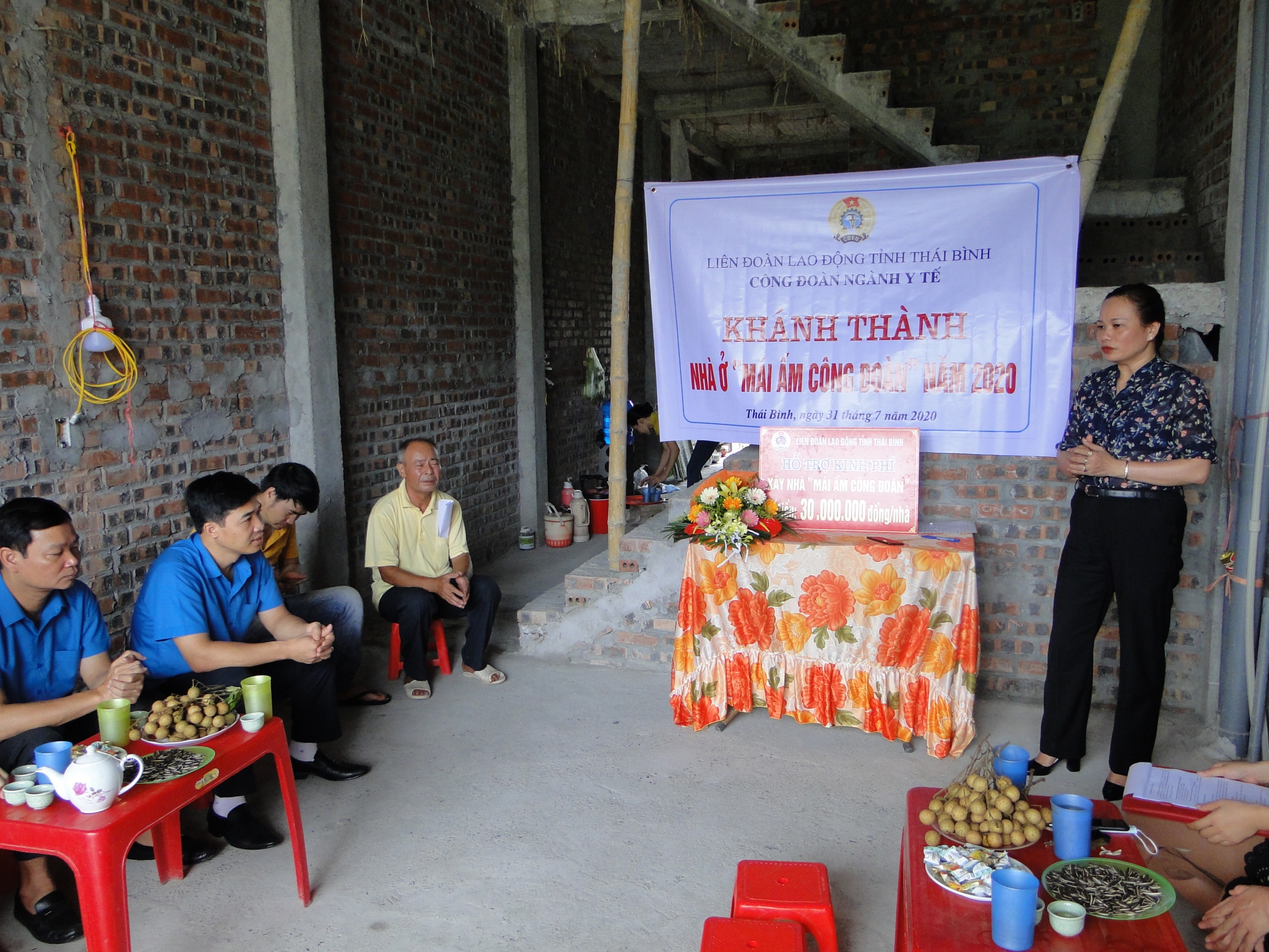 Công đoàn ngành Y tế Thái Bình tổ chức trao kinh phí hỗ trợ xây nhà mái ấm cong doan nganh y te thai binh to chuc trao kinh phi ho tro xay nha mai am