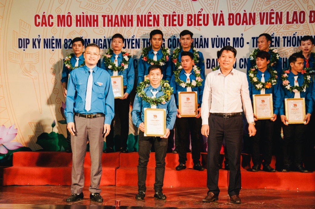 ninh a senh chang cong nhan tho lo dan toc say me lao dong