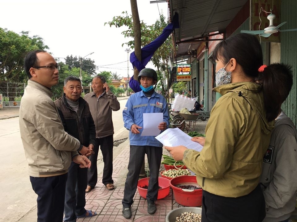 Đi từng ngõ, “gõ” từng nhà để xin giảm giá phòng cho công nhân lao động di tung ngo go tung nha de xin giam gia phong cho cong nhan lao dong