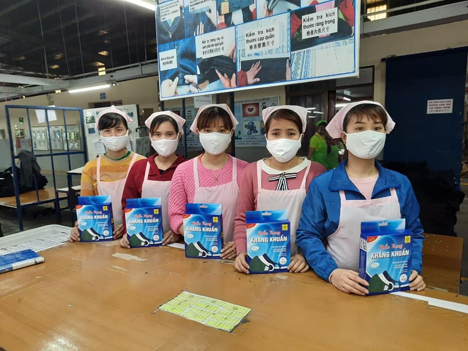 Đi từng ngõ, “gõ” từng nhà để xin giảm giá phòng cho công nhân lao động di tung ngo go tung nha de xin giam gia phong cho cong nhan lao dong