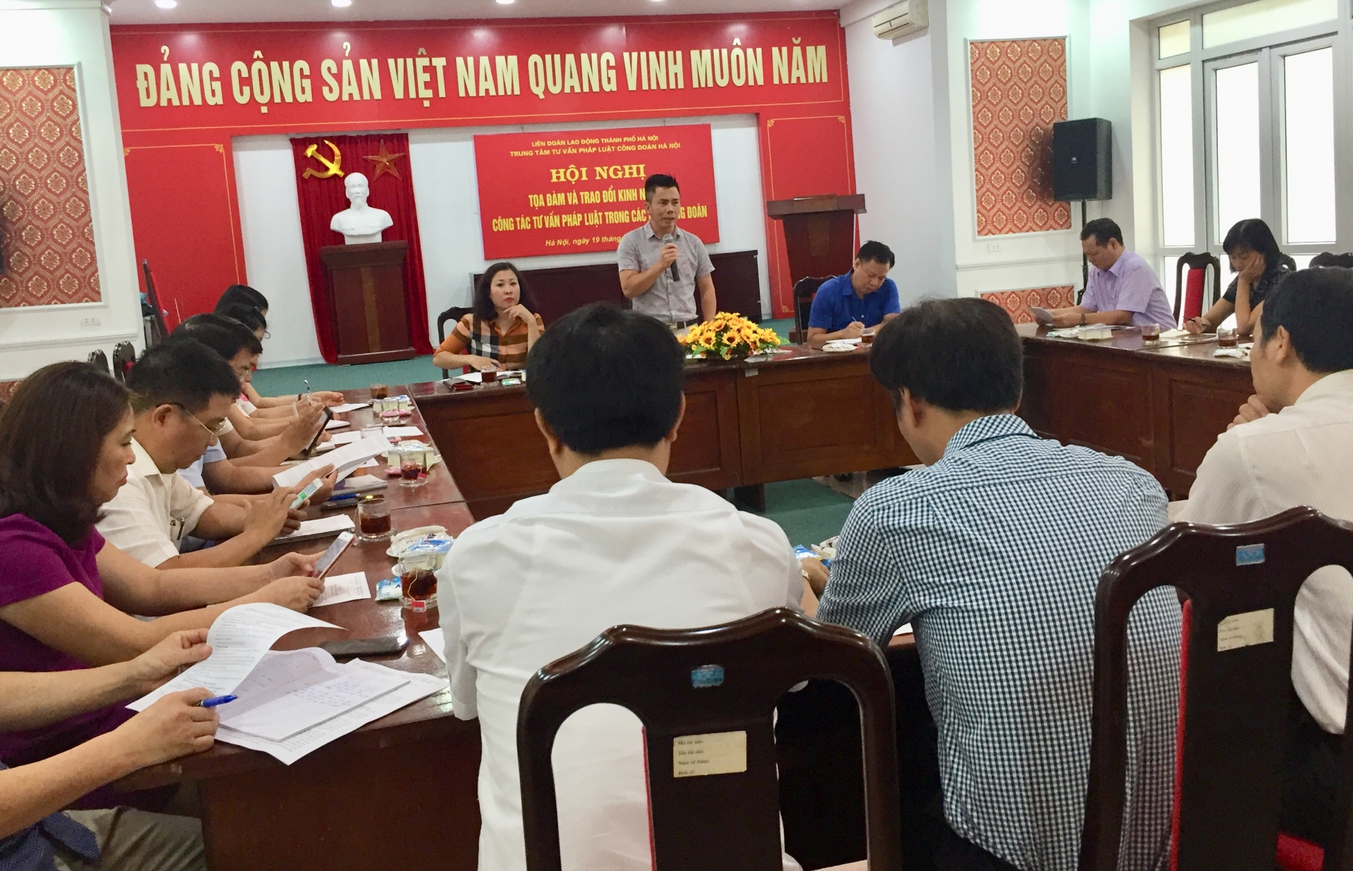 Trao đổi kinh nghiệm tư vấn pháp luật trong các cấp công đoàn Thủ đô trao doi kinh nghiem tu van phap luat trong cac cap cong doan thu do