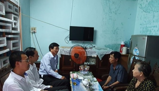 Thăm hỏi, hỗ trợ công nhân lao động bị tai nạn lao động tham hoi ho tro cong nhan lao dong bi tai nan lao dong