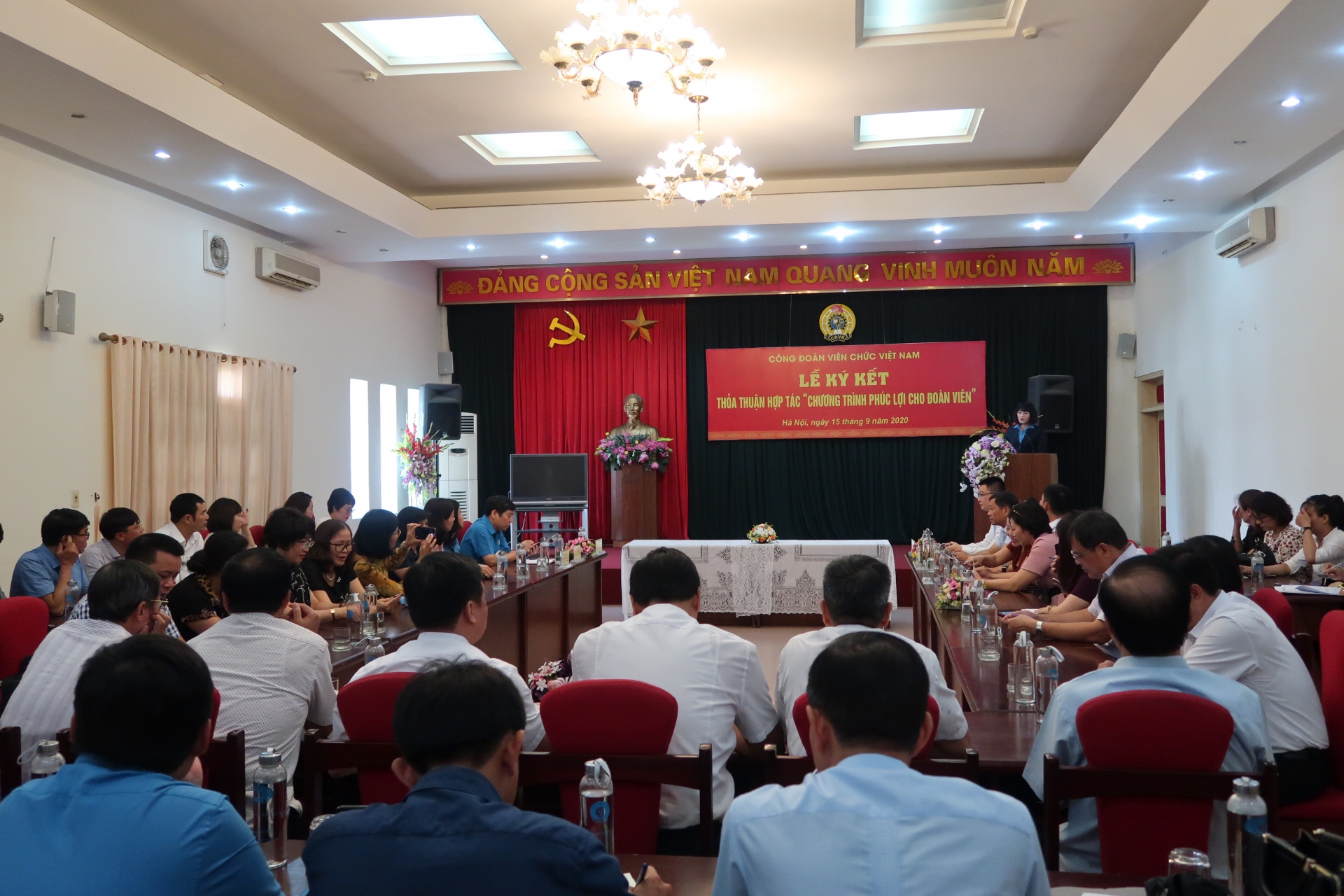 Ký kết thỏa thuận hợp tác về “Chương trình phúc lợi cho đoàn viên” Ký kết thỏa thuận hợp tác về “Chương trình phúc lợi cho đoàn viên”