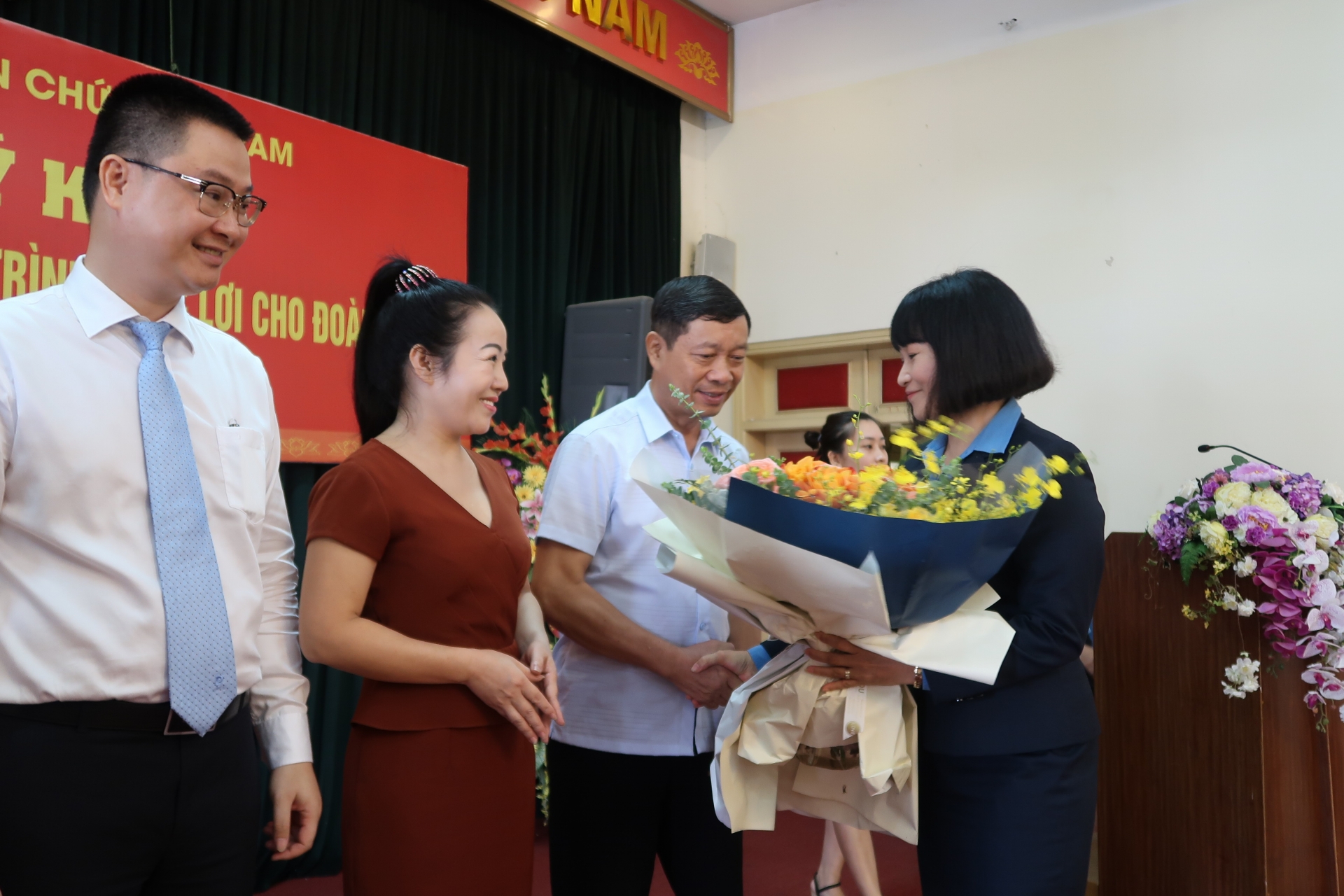 Ký kết thỏa thuận hợp tác về “Chương trình phúc lợi cho đoàn viên” Ký kết thỏa thuận hợp tác về “Chương trình phúc lợi cho đoàn viên”