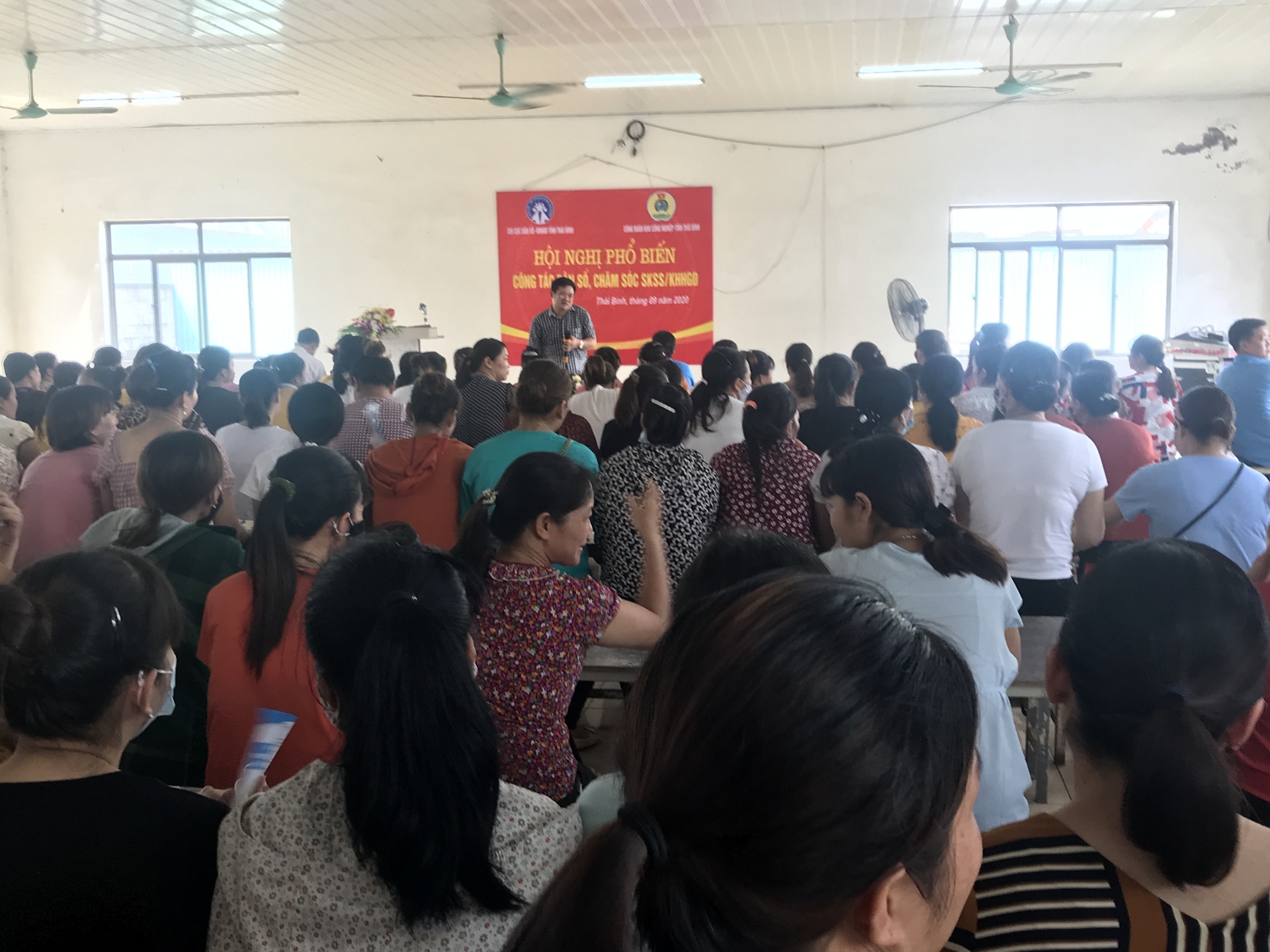 Thái Bình : Trao kinh phí hỗ trợ cho đoàn viên bị ảnh hưởng bởi dịch Covid 19