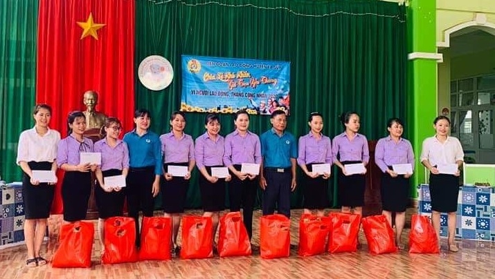 Đồng hành cùng đoàn viên, người lao động vượt qua đại dịch Covid-19 Đồng hành cùng đoàn viên, người lao động vượt qua đại dịch Covid 19