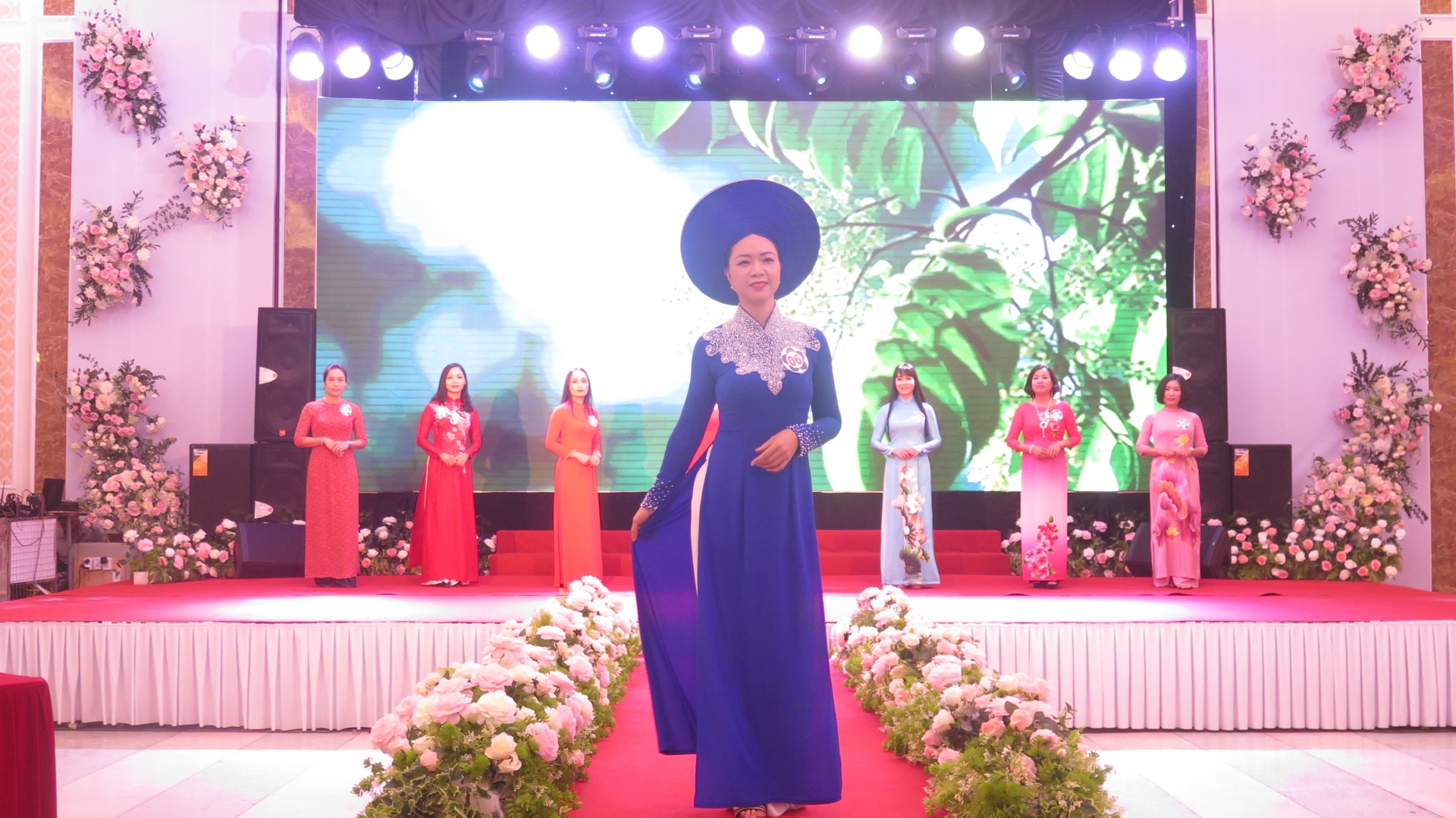 Góp phần nâng cao chất lượng đội ngũ nữ công nhân viên chức lao động gop phan nang cao chat luong doi ngu nu cong nhan vien chuc lao dong