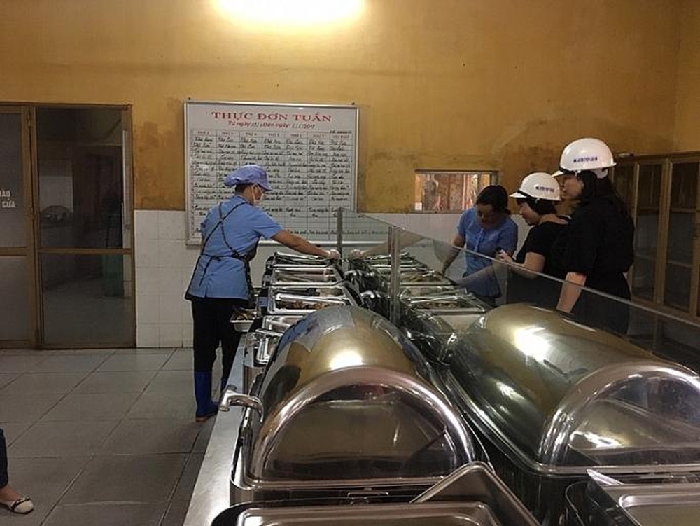 Nâng cao chất lượng bữa ăn ca cho người lao động