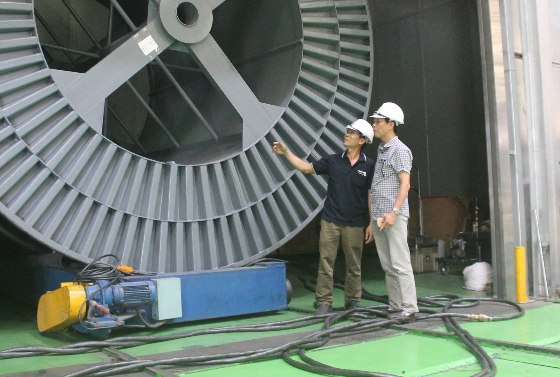 nguoi bon lan nhan bang lao dong sang tao