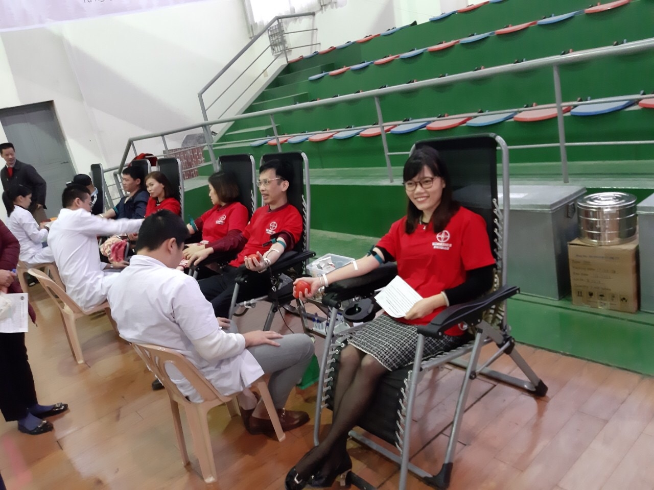 Tuần lễ hồng EVN lần thứ V “Một giọt máu cho đi – Một cuộc đời ở lại” tuan le hong evn lan thu v mot giot mau cho di mot cuoc doi o lai