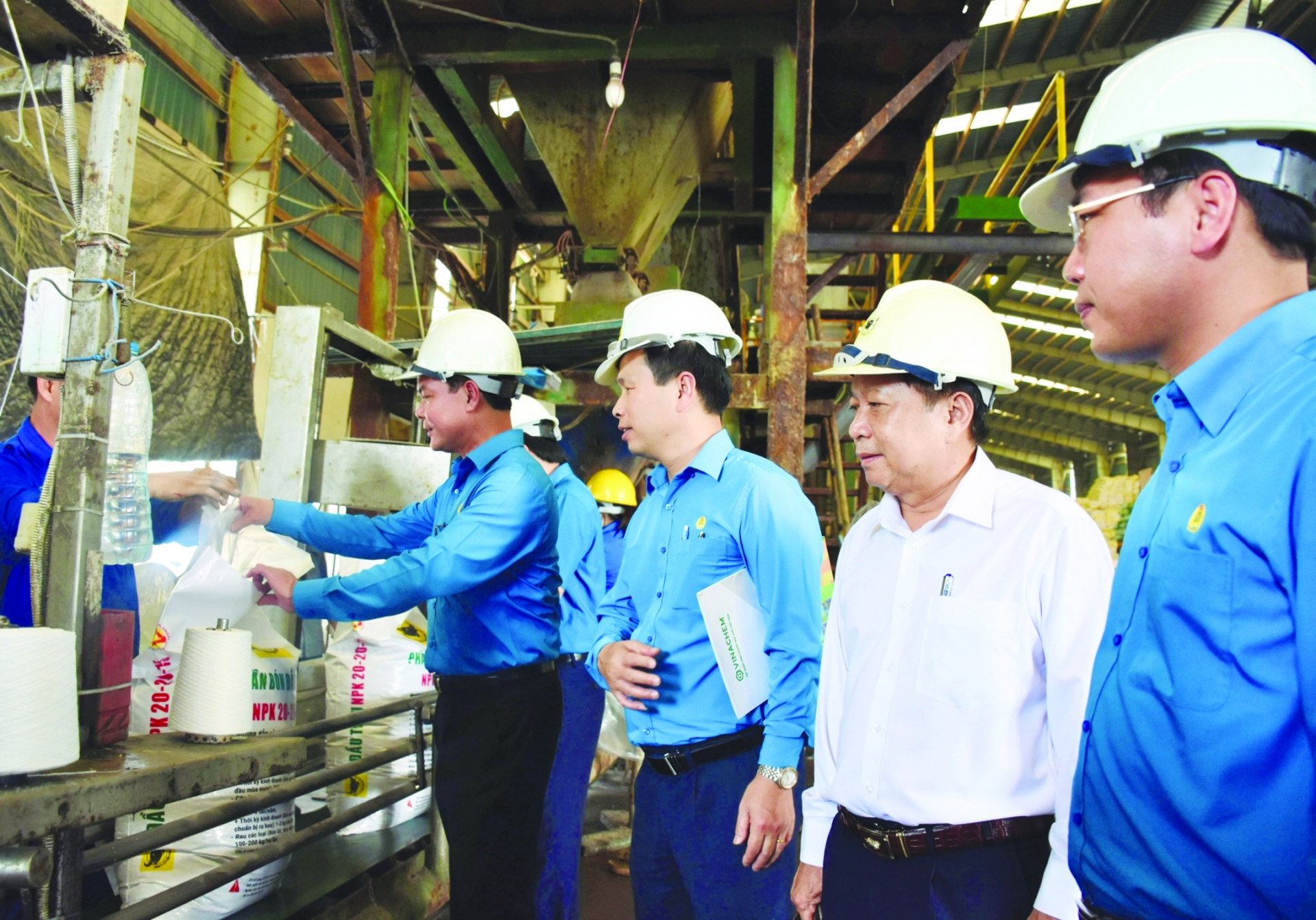 Công ty CP Phân bón Bình Điền đảm bảo tất cả người lao động có Tết, vui Tết cong ty cp phan bon binh dien dam bao tat ca nguoi lao dong co tet vui tet