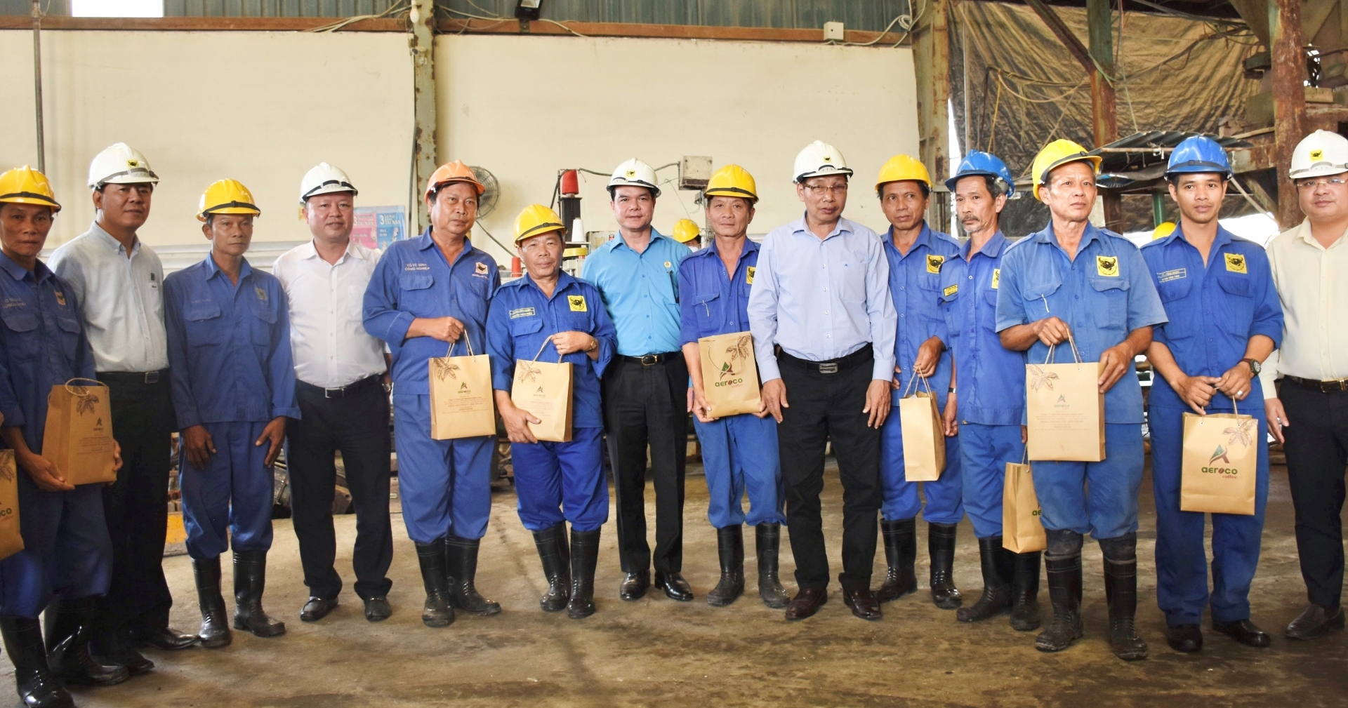 Công ty CP Phân bón Bình Điền đảm bảo tất cả người lao động có Tết, vui Tết cong ty cp phan bon binh dien dam bao tat ca nguoi lao dong co tet vui tet