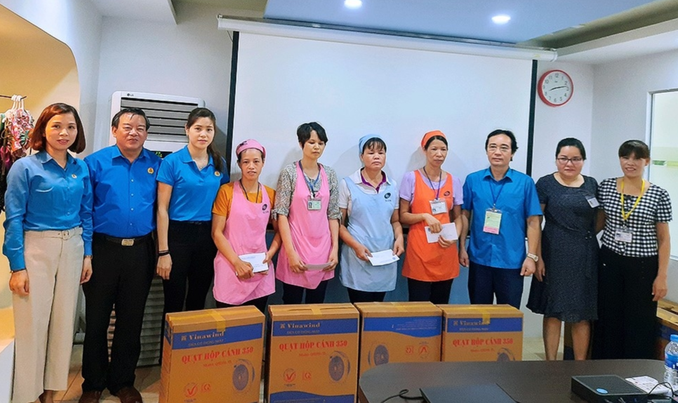 phu tho thi dua gop phan thao go kho khan giu chan nguoi lao dong