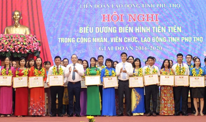 phu tho thi dua gop phan thao go kho khan giu chan nguoi lao dong