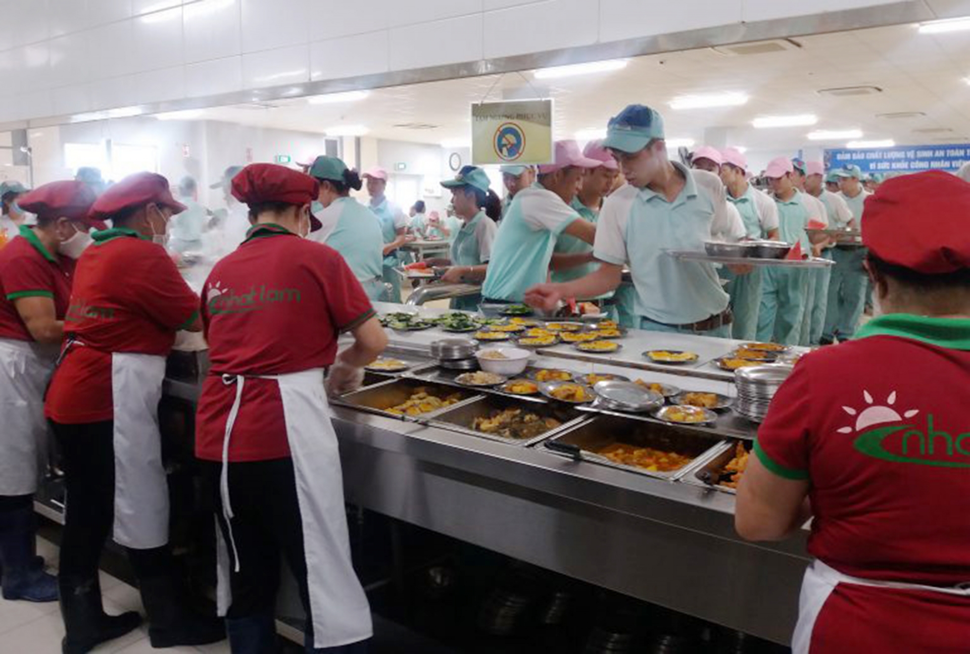 Làm tốt vai trò "cầu nối" giữa  doanh nghiệp và người lao động