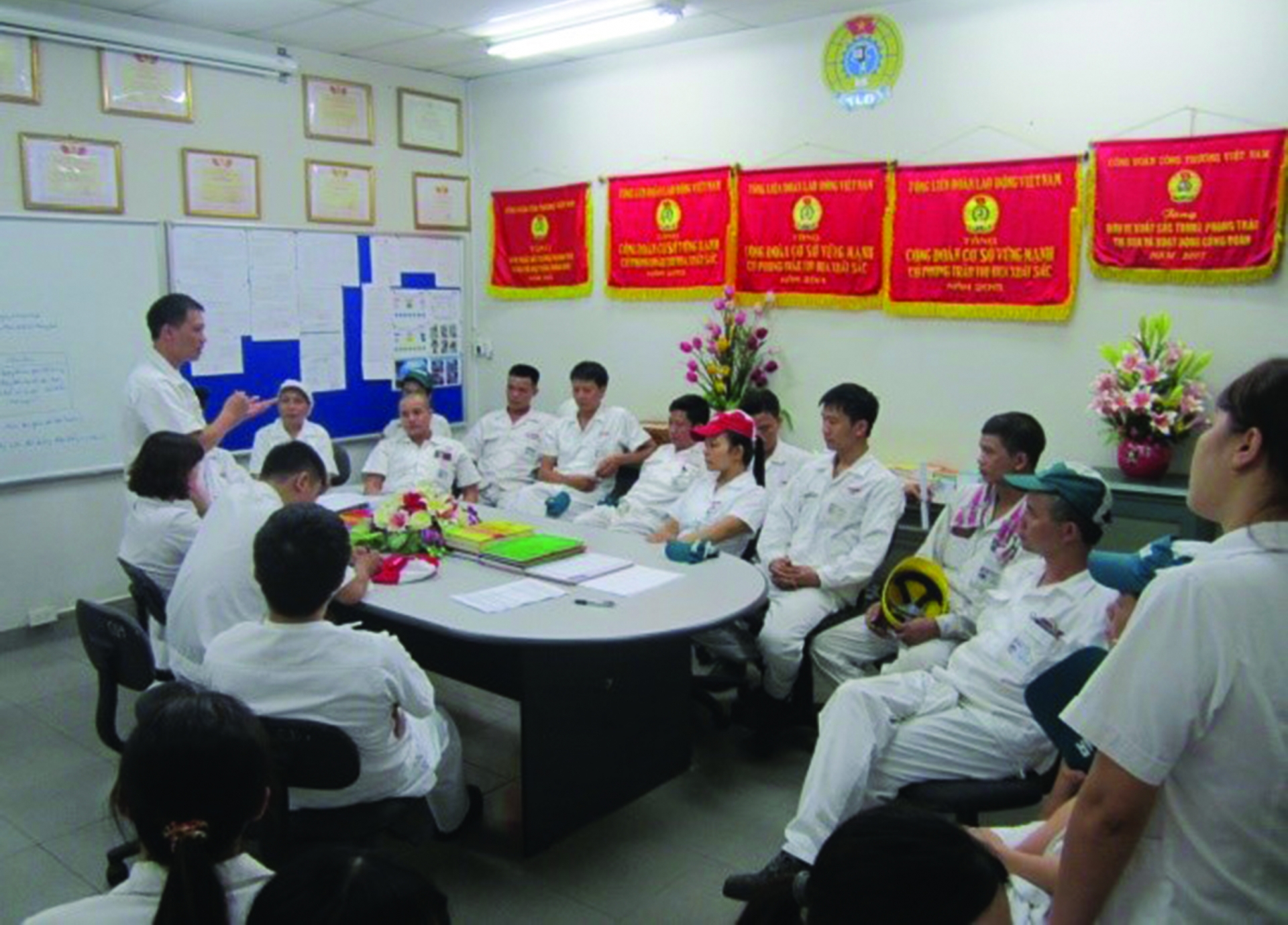 Đối thoại tốt để người sử dụng lao động và công nhân đồng cảm, chia sẻ, cùng vượt khó Đối thoại tốt để người sử dụng lao động và công nhân đồng cảm, chia sẻ, cùng vượt khó