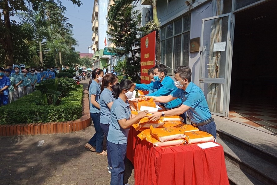 Đối thoại tốt để người sử dụng lao động và công nhân đồng cảm, chia sẻ, cùng vượt khó Đối thoại tốt để người sử dụng lao động và công nhân đồng cảm, chia sẻ, cùng vượt khó