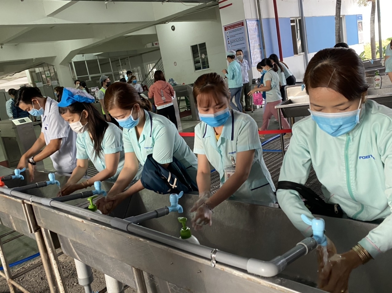 Nâng cao ý thức kỷ luật lao động cho công nhân trong bối cảnh cuộc cách mạng công nghiệp 4.0 Nâng cao ý thức kỷ luật lao động cho công nhân trong bối cảnh cuộc cách mạng công nghiệp 4.0