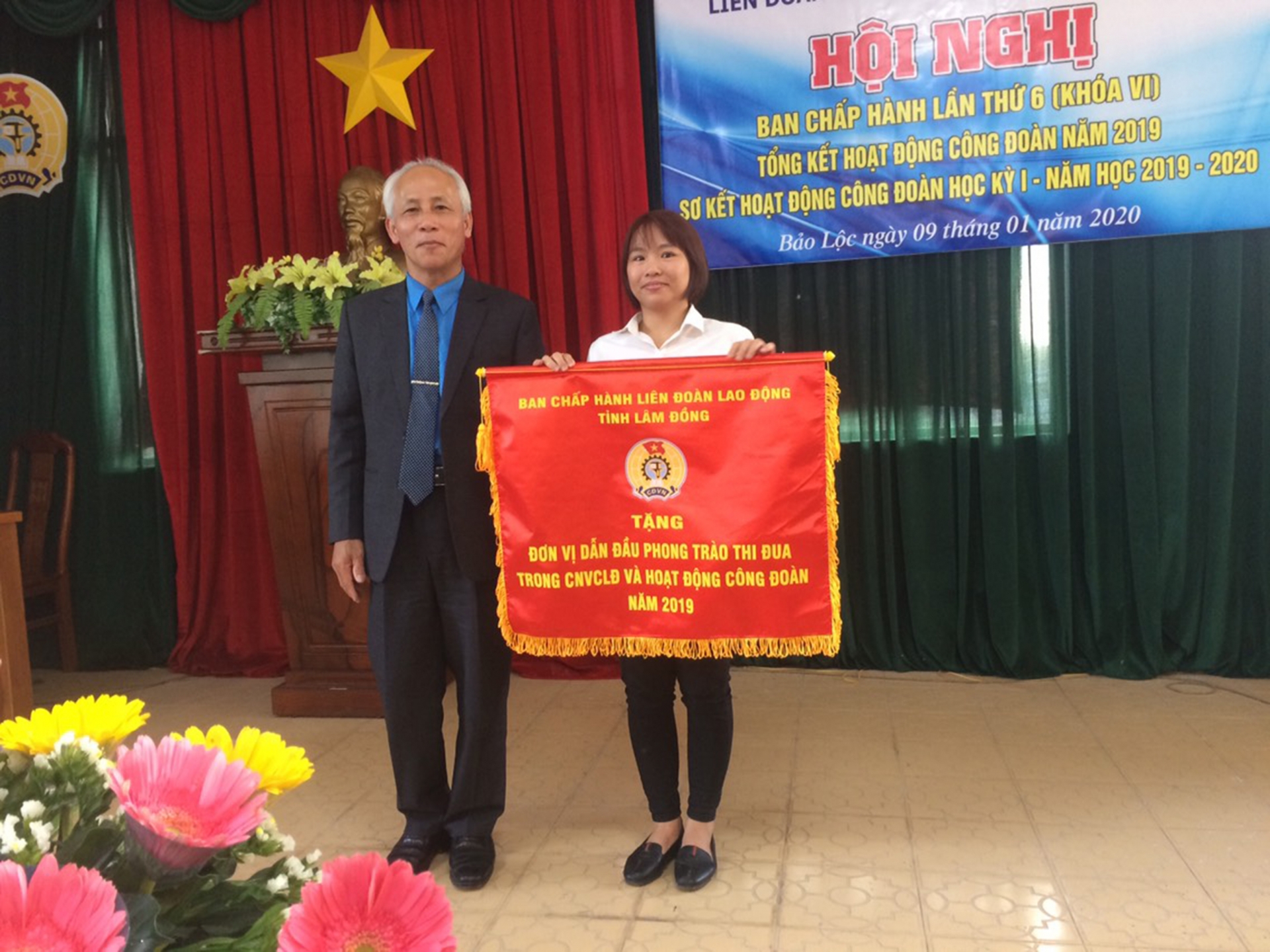 Người cán bộ công đoàn trẻ năng động, sáng tạo Người cán bộ công đoàn trẻ năng động, sáng tạo