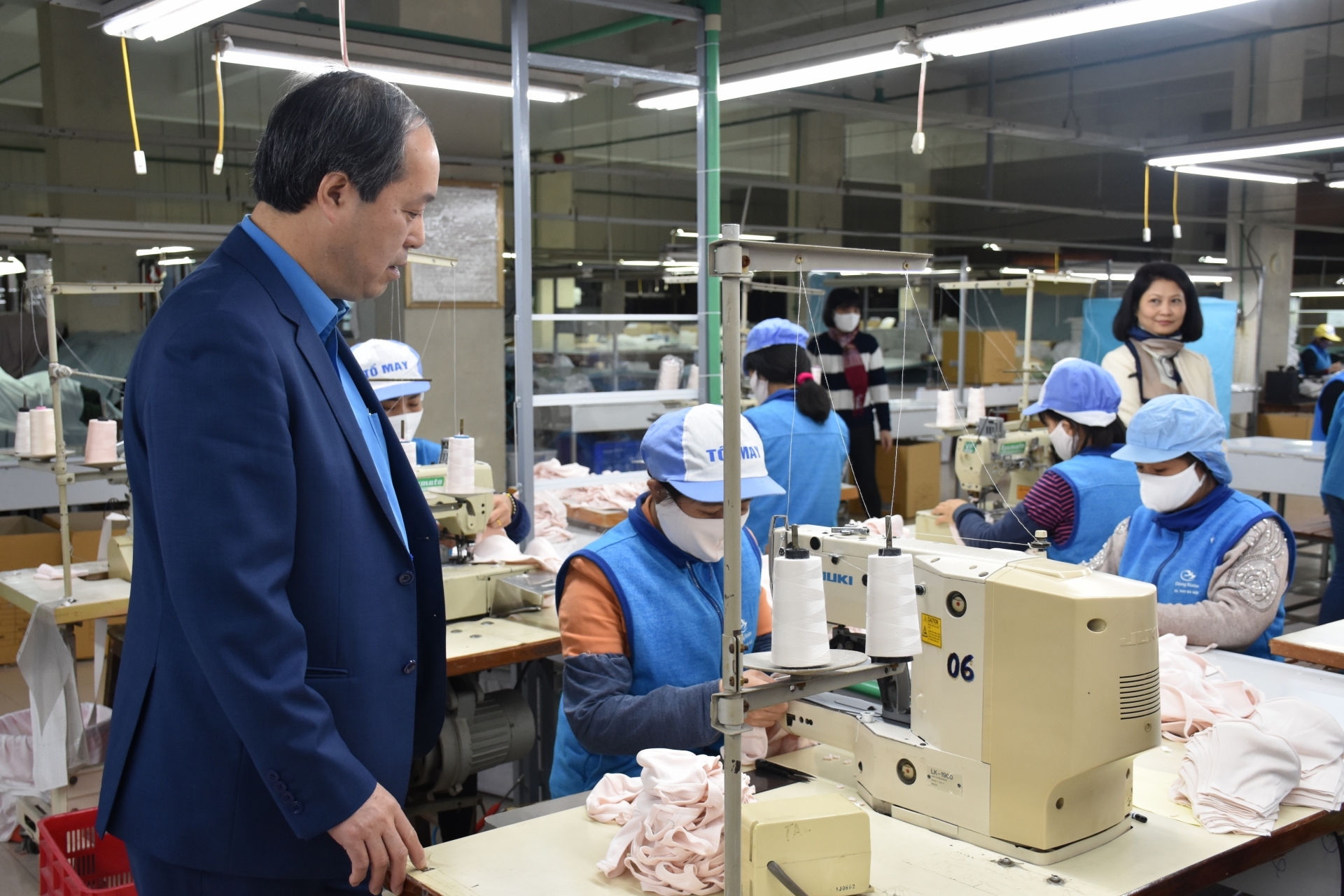 Giải pháp hạn chế tình trạng “nhảy việc” trong công nhân lao động ngành Dệt May Giải pháp hạn chế tình trạng “nhảy việc” trong công nhân lao động ngành Dệt May