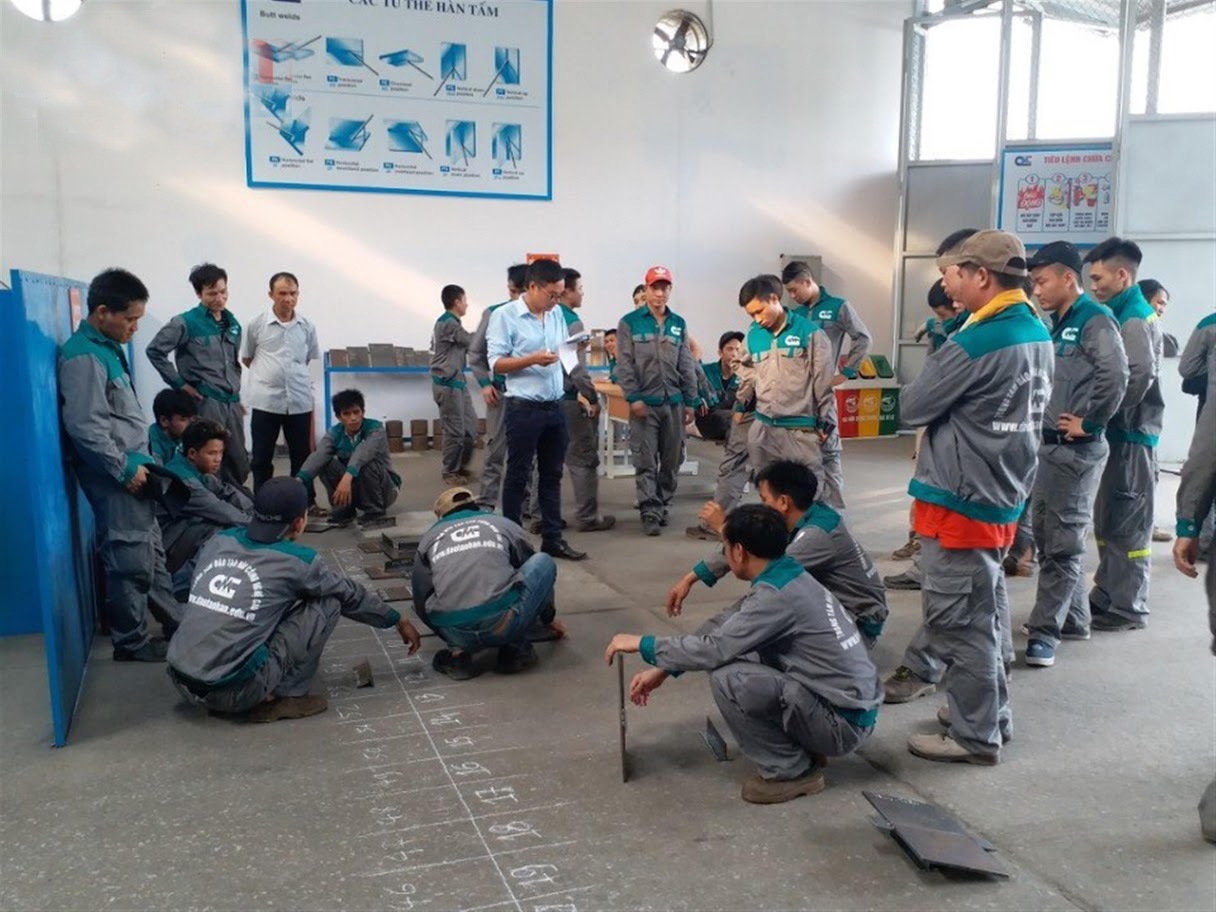 Tuân thủ pháp luật và tôn trọng người lao động là giải pháp