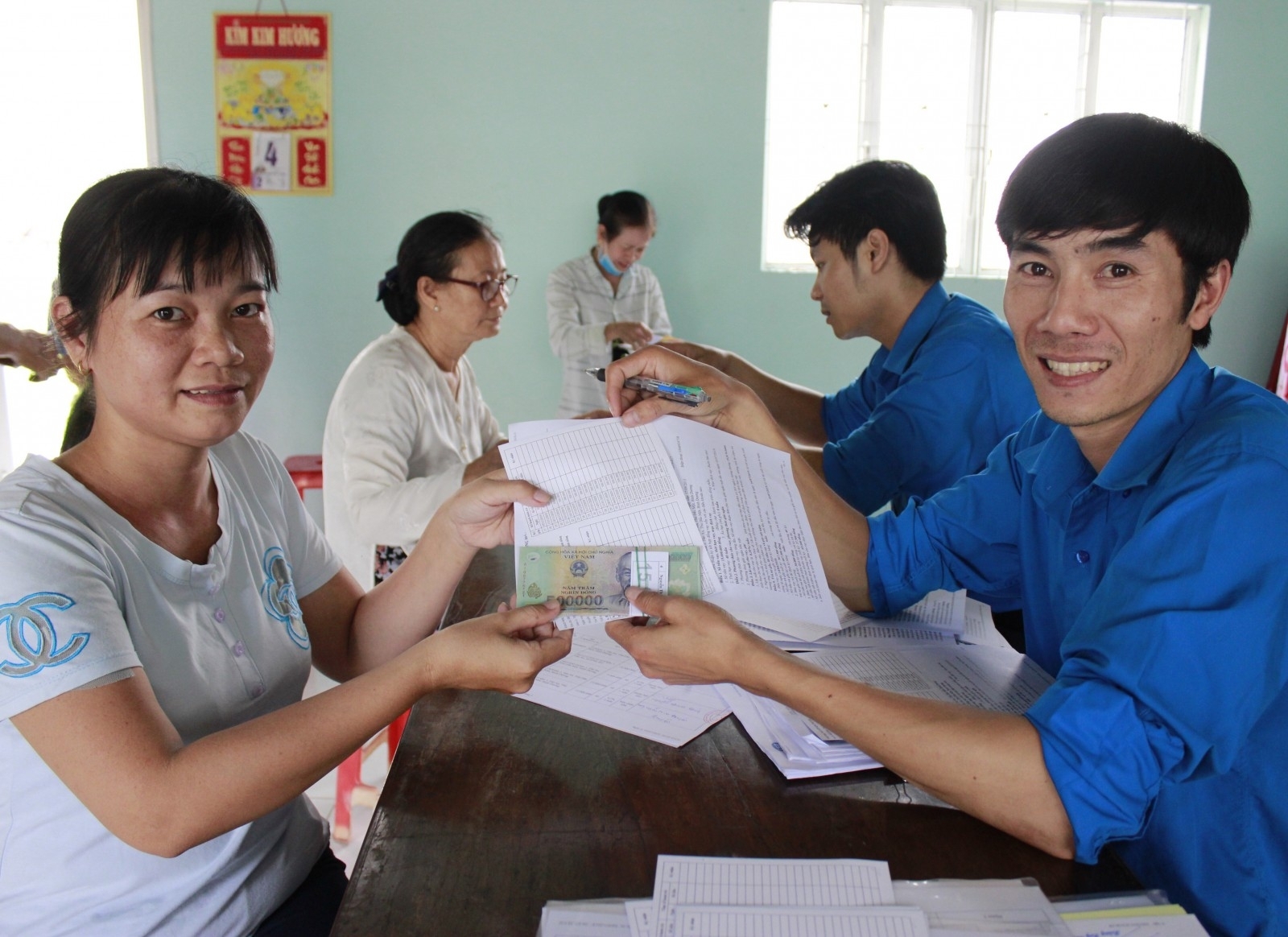 Dẹp tín dụng đen cần nhiều tín dụng đỏ . dep tin dung den can nhieu tin dung do 27140