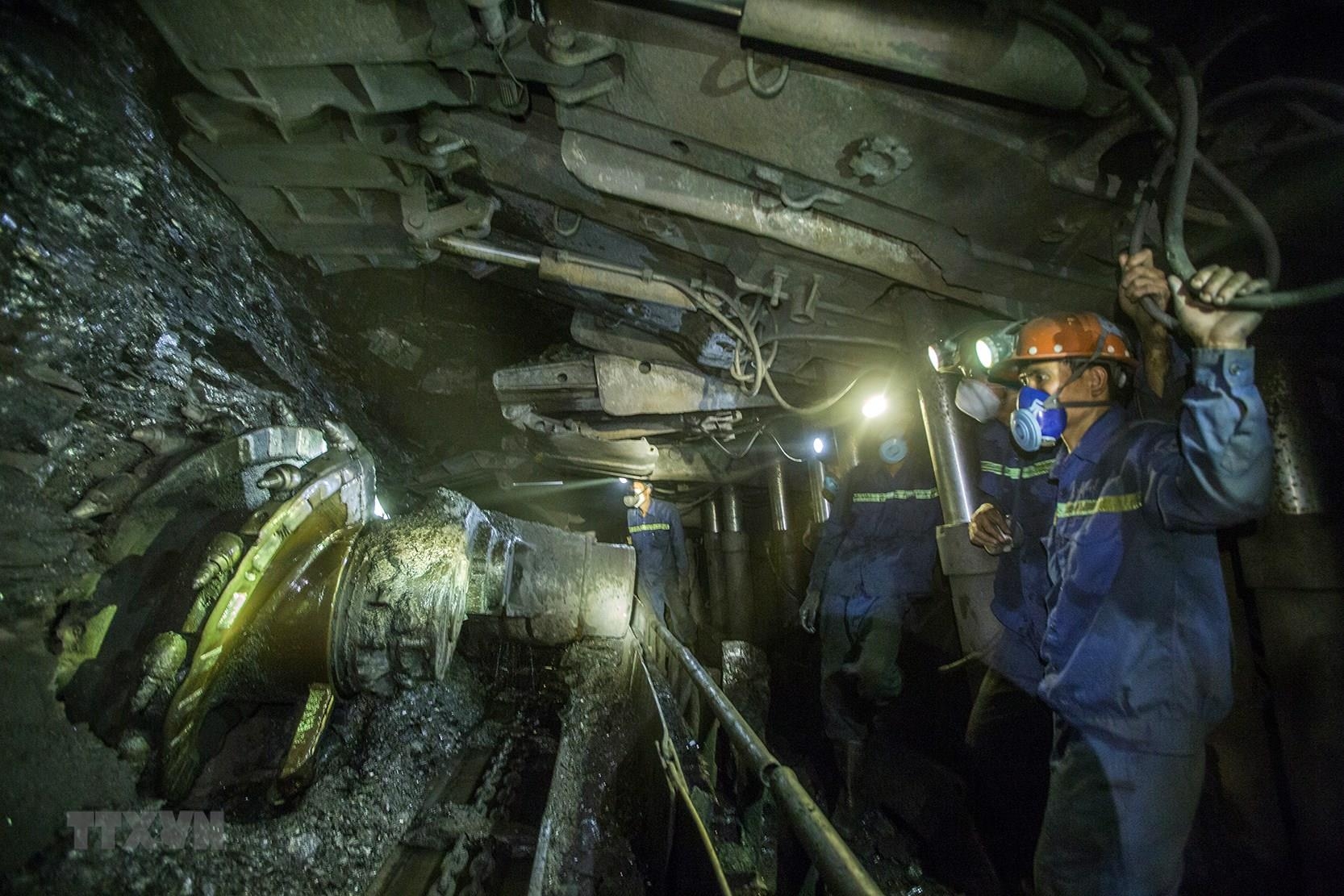 An toàn và vệ sinh lao động trong sự nghiệp công nghiệp hóa - hiện đại hóa đất nước