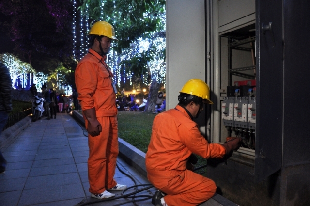 Tiền làm thêm giờ vào ban đêm ngày lễ, Tết được tính như thế nào?