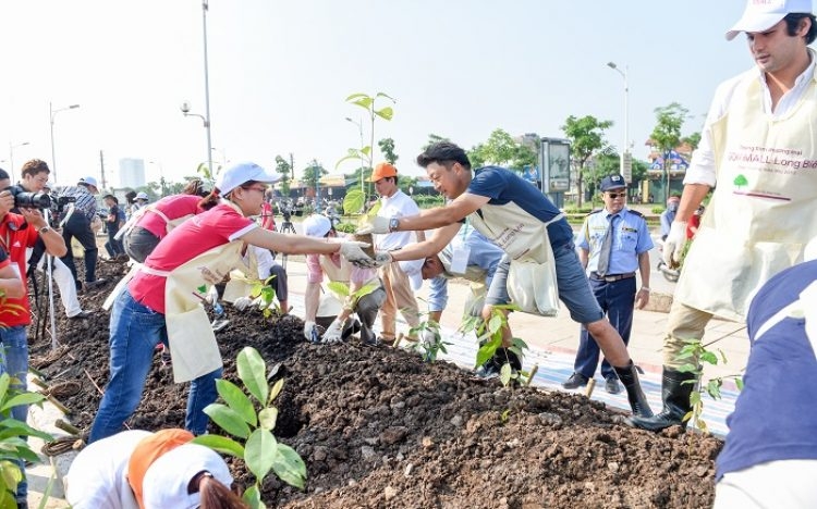 Trồng cây và khai bút đầu năm