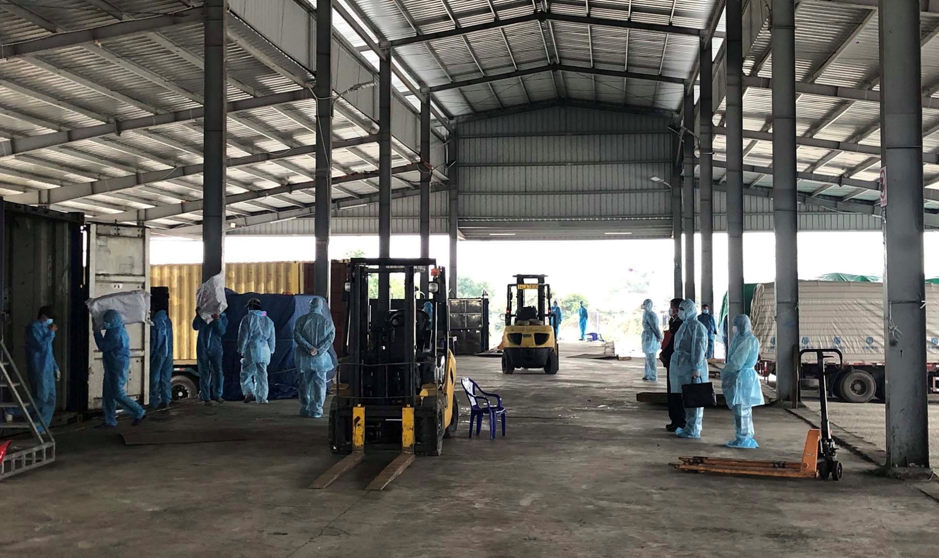 Cách nào để người lao động nghỉ việc, ngừng việc đỡ thiệt thòi?