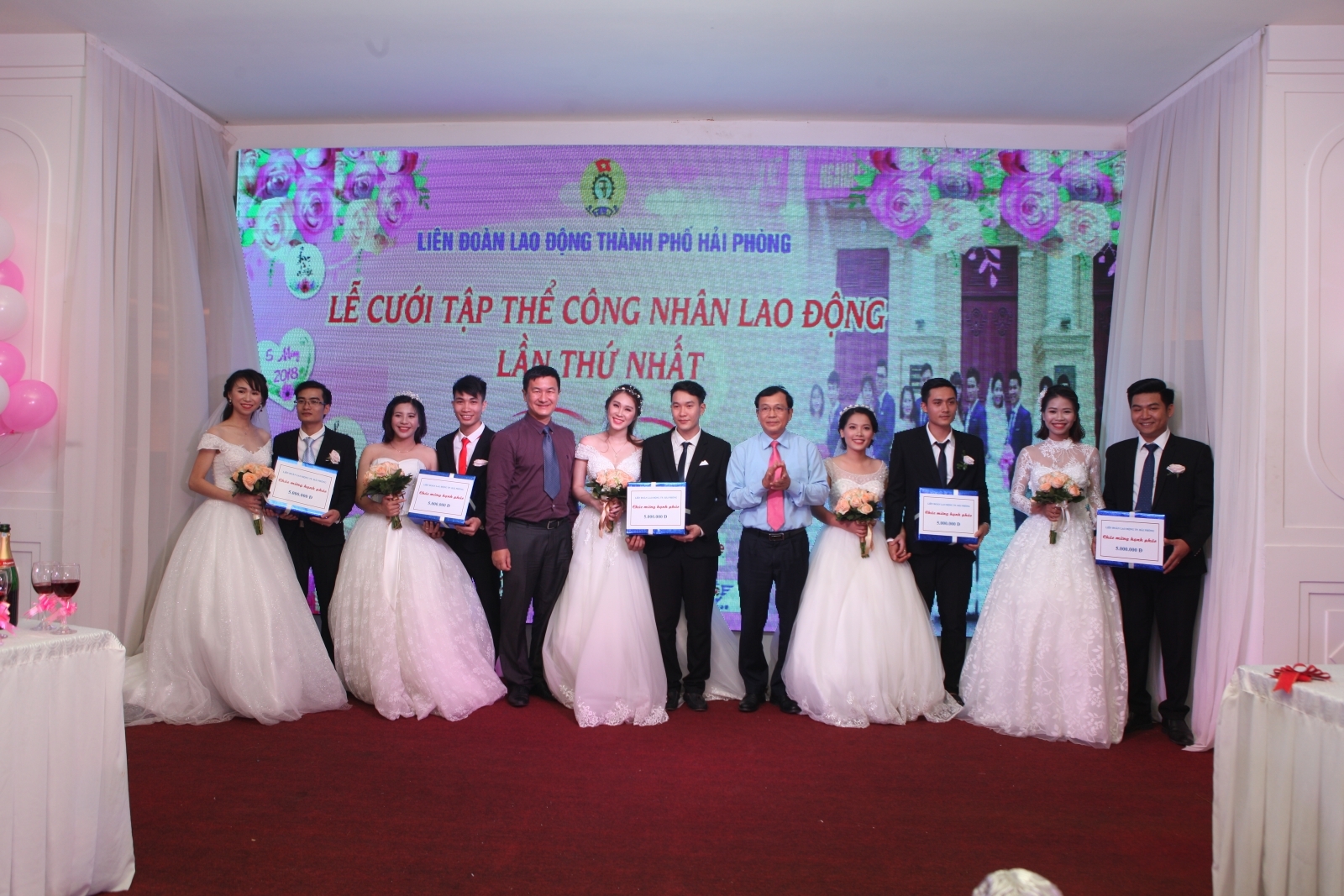 cong nhan luong muoi trieu co cuoi duoc vo khong