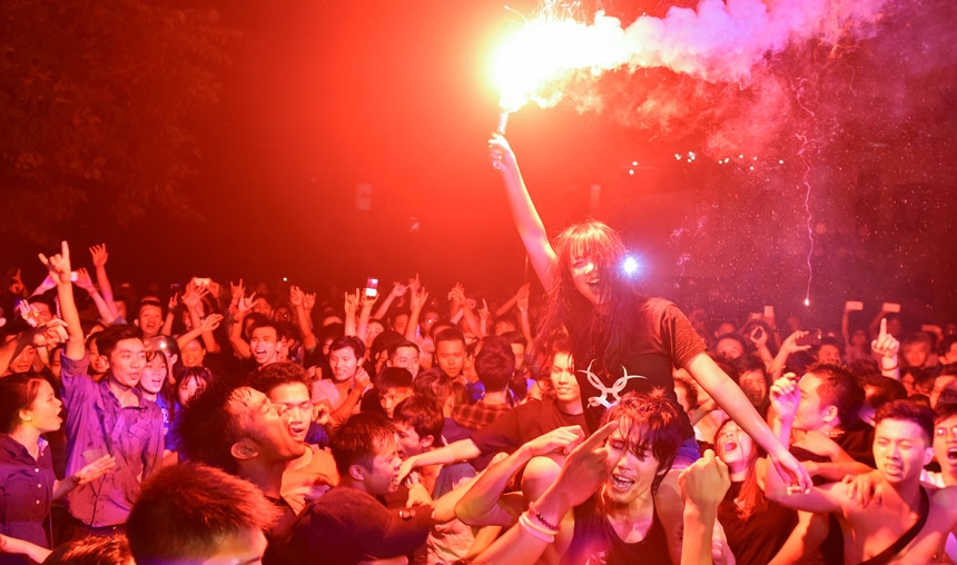 cac giai bong da chau au tro lai thuc khuya va nhung he luy ky 9