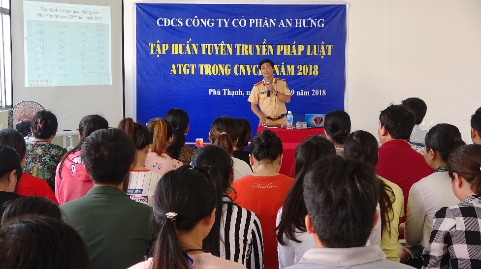 cong doan phu yen tuyen truyen an toan giao thong den nguoi lao dong