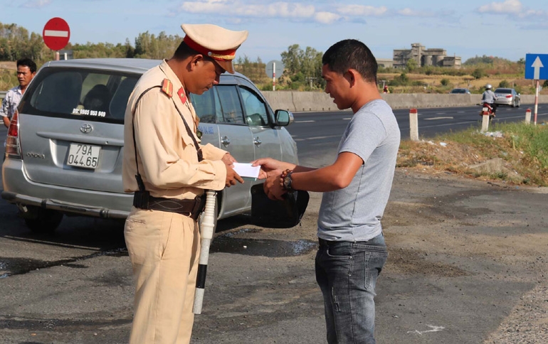 cong doan phu yen tuyen truyen an toan giao thong den nguoi lao dong