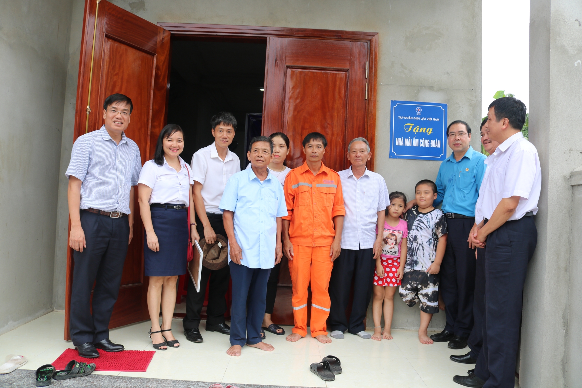 Mái ấm Công đoàn - Niềm vui đến với gia đình người lao động mai am cong doan niem vui den voi gia dinh anh trong