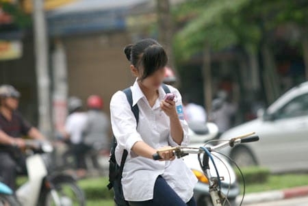 Ảnh hưởng xấu của điện thoại di động đối với trẻ vị thành niên anh huong xau cua dien thoai di dong doi voi tre vi thanh nien