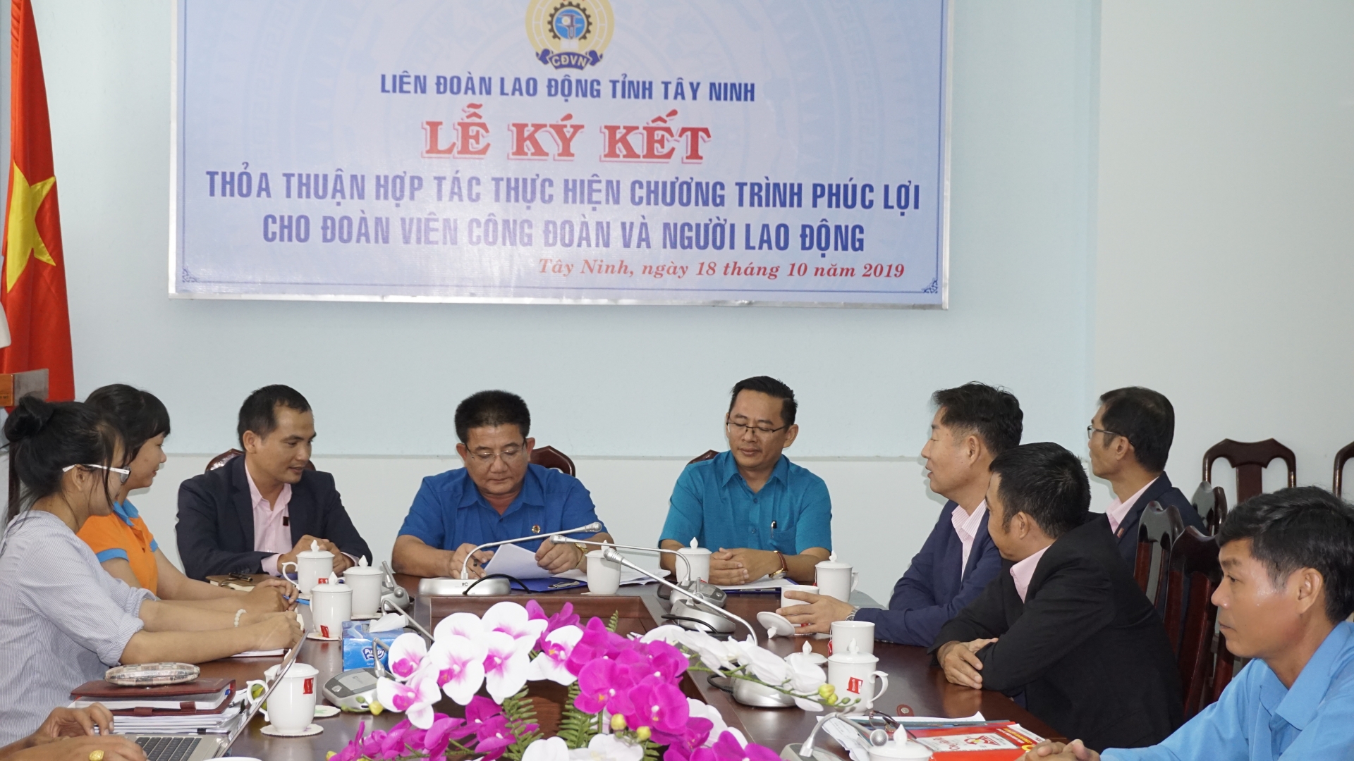 LĐLĐ tỉnh Tây Ninh: Ký thỏa thuận hợp tác Chương trình phúc lợi đoàn viên và NLĐ ldld tinh tay ninh ky thoa thuan hop tac chuong trinh phuc loi doan vien va nld