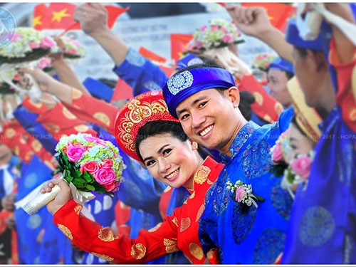 Có phải người chân phương khó kiếm người                              yêu?