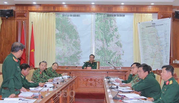 huy dong hai xe boc thep brdm 2 ung cuu dan trong bao so 6