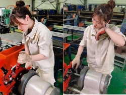 Tại sao cho rằng nam nữ công nhân                                    không đẹp?