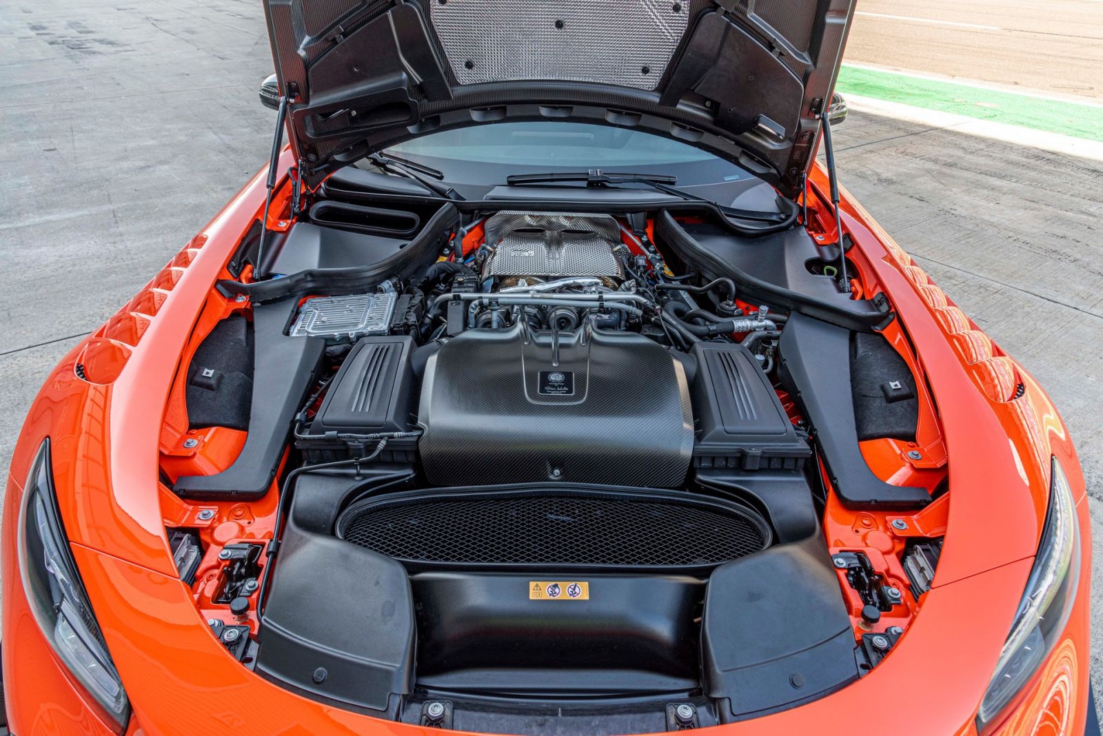 Mercedes-AMG GT Black Series 2021 có giá 325.000 USD