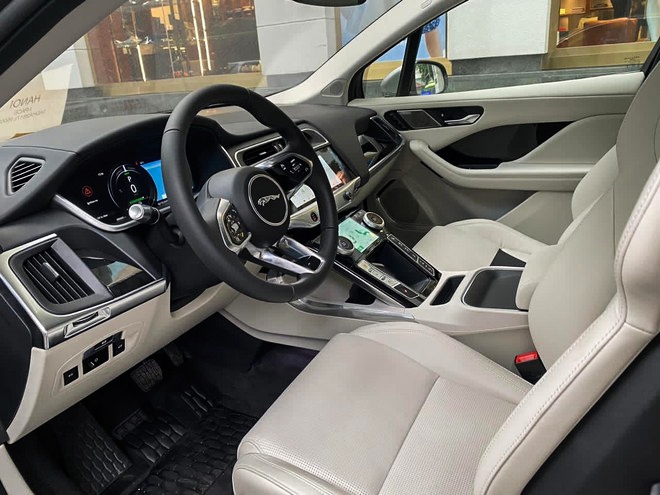 Xe điện Jaguar I-Pace đầu tiên xuất hiện trên đường phố Việt Nam