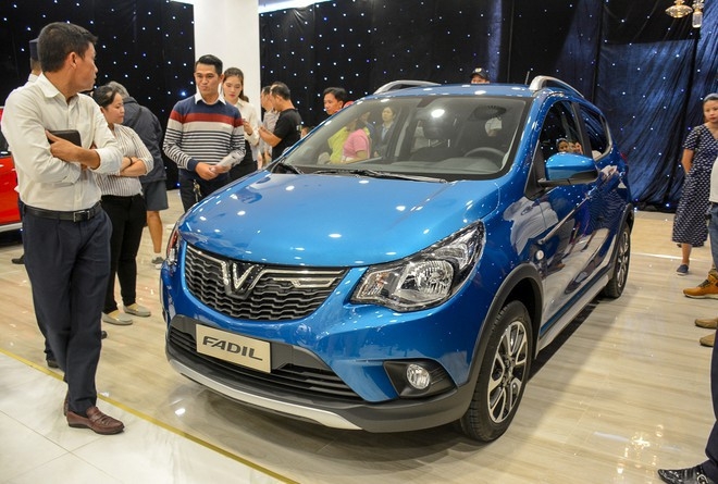 Người Việt tranh nhau mua ô tô cuối năm 