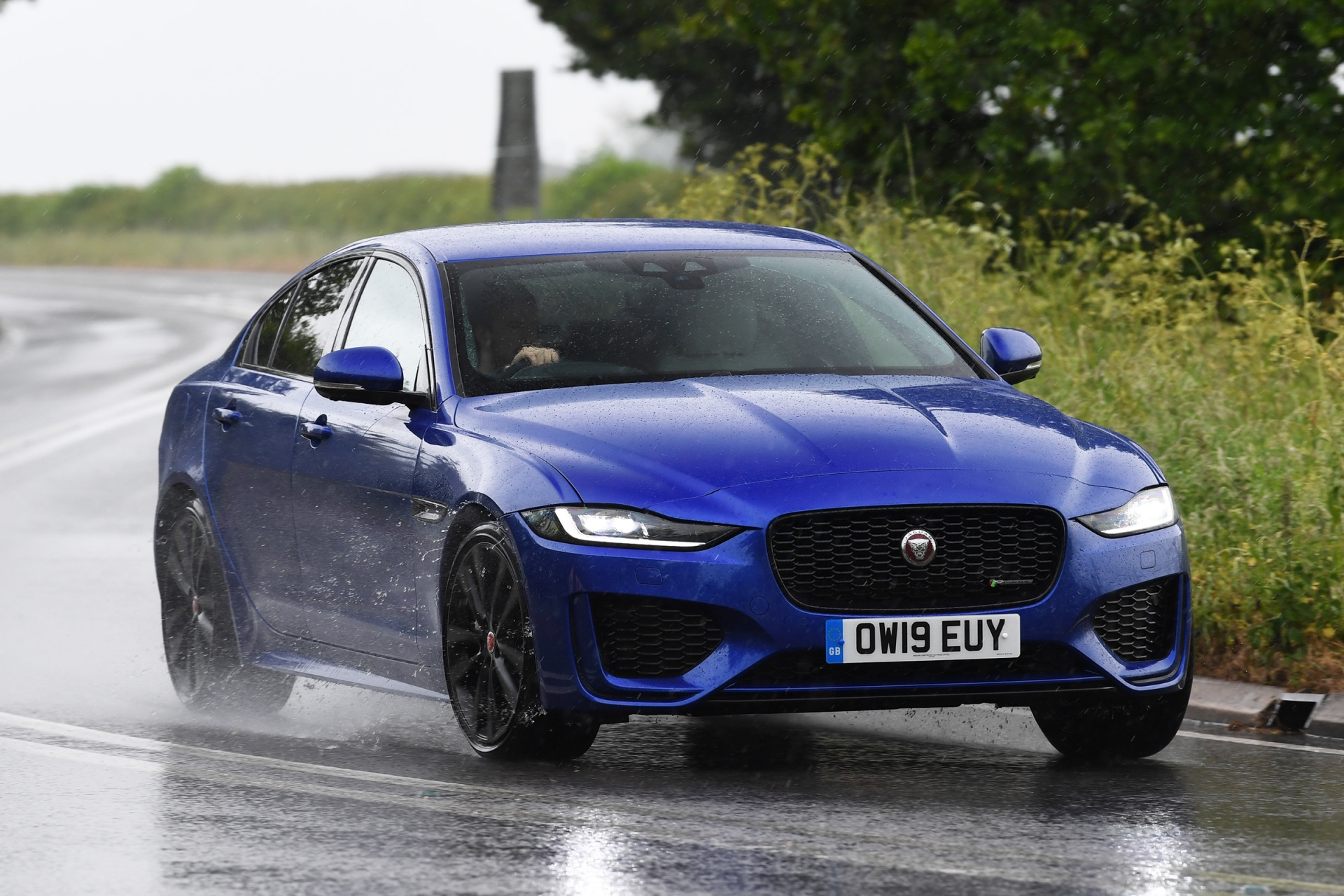 Jaguar Land Rover lại phải đóng cửa nhà máy vì Covid-19