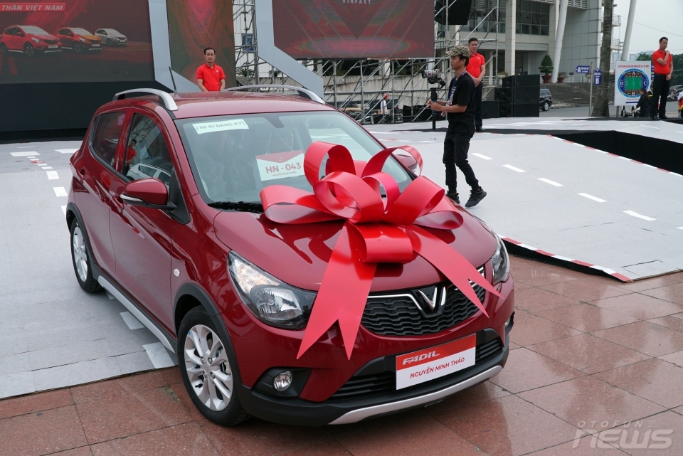 Khách hàng nhận VinFast Fadil đầu 2021 vẫn được hỗ trợ 100% lệ phí trước bạ Khách hàng nhận VinFast Fadil đầu 2021 vẫn được hỗ trợ 100% lệ phí trước bạ