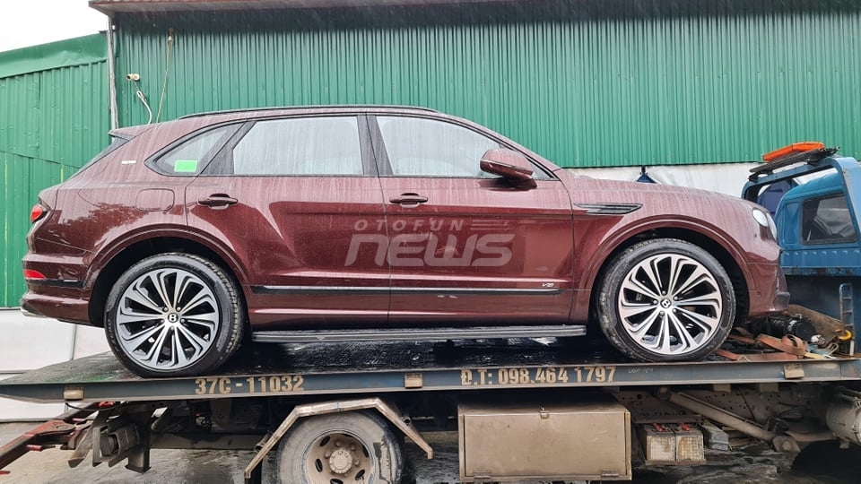 Đại gia Nghệ An chi 17 tỷ mua Bentley Bentayga First Edition Đại gia Nghệ An chi 17 tỷ mua Bentley Bentayga First Edition