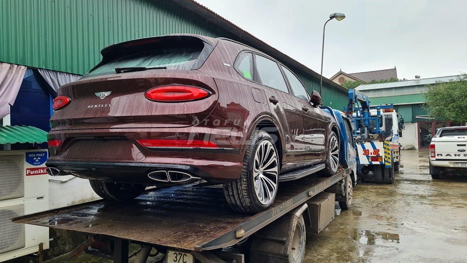Đại gia Nghệ An chi 17 tỷ mua Bentley Bentayga First Edition Đại gia Nghệ An chi 17 tỷ mua Bentley Bentayga First Edition