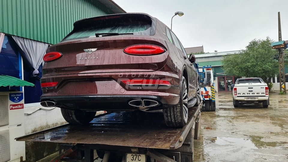 Đại gia Nghệ An chi 17 tỷ mua Bentley Bentayga First Edition Đại gia Nghệ An chi 17 tỷ mua Bentley Bentayga First Edition