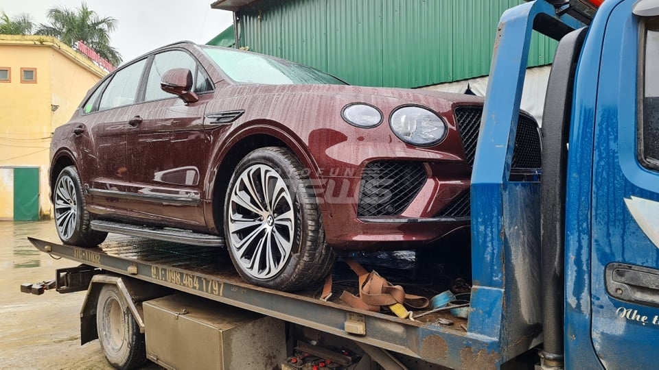 Đại gia Nghệ An chi 17 tỷ mua Bentley Bentayga First Edition Đại gia Nghệ An chi 17 tỷ mua Bentley Bentayga First Edition